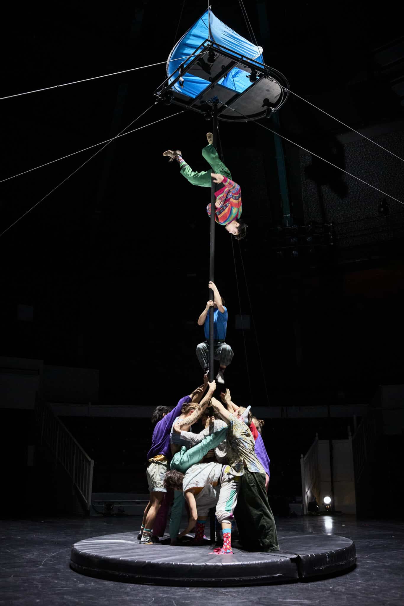 Performance du Spectacle de fin d’études de la 37e promotion du CNAC, mis en piste par Halory Goerger