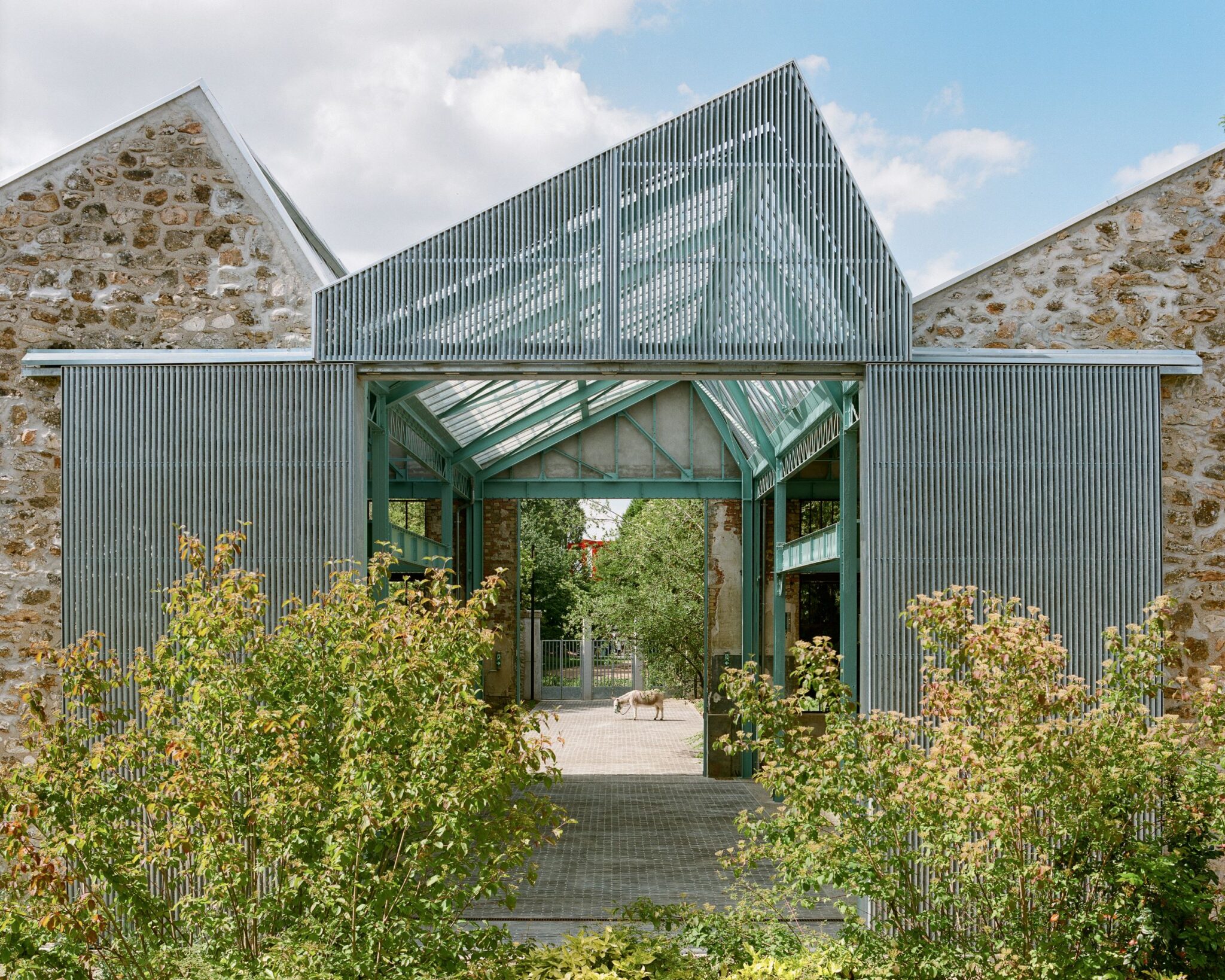 Photographie de la Halle Rouvray, après les travaux, dans le parc de la Villette