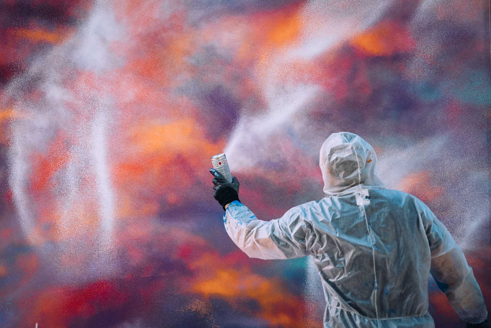 Maxime Drouet en pleine oeuvre de street art à Freestyle Villette