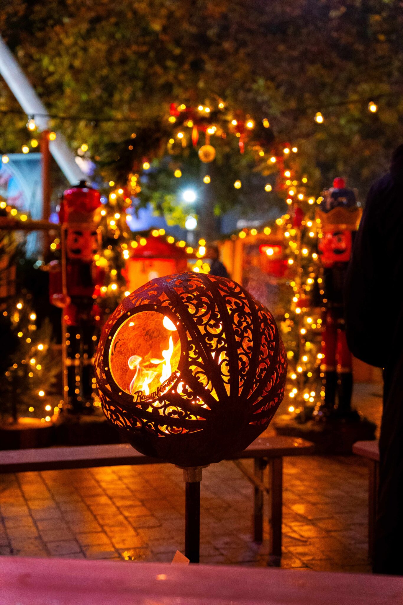 Cheminée extérieure au marché de Noel de La Villette